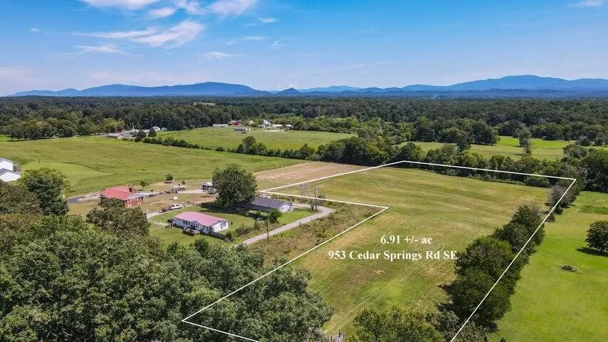 953 Cedar Springs Road SE Cleveland, TN 37323