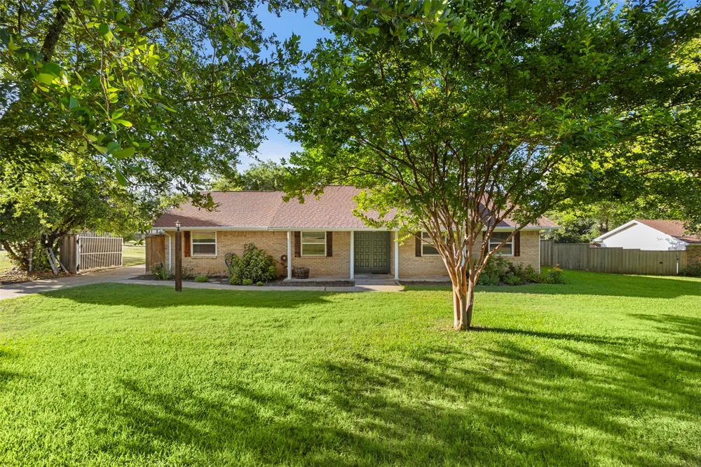 103 Cedar Drive Oak Leaf, TX 75154
