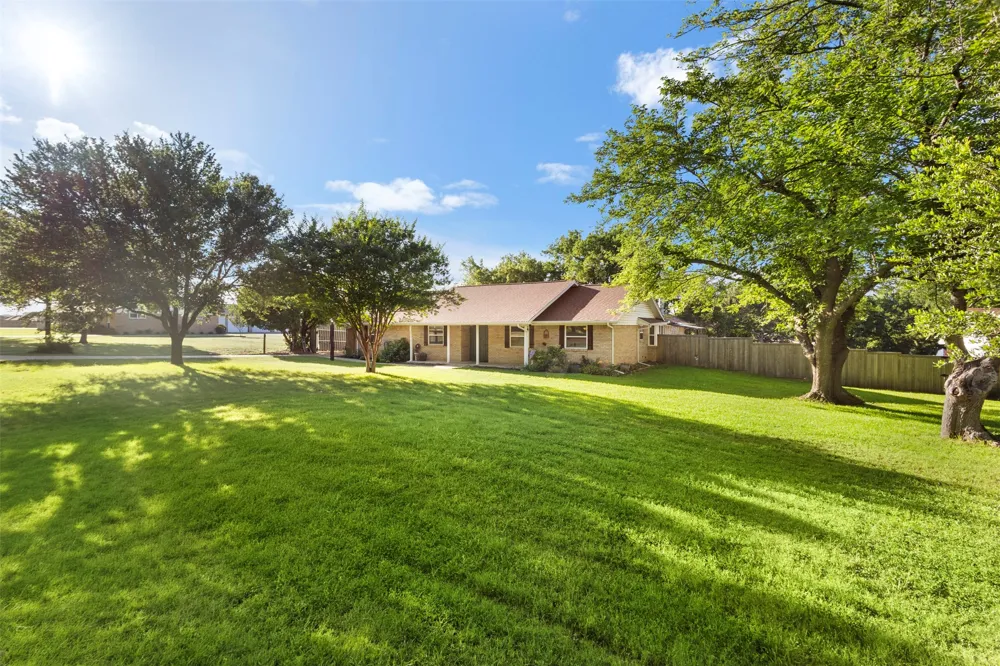 103 Cedar Drive Oak Leaf, TX 75154