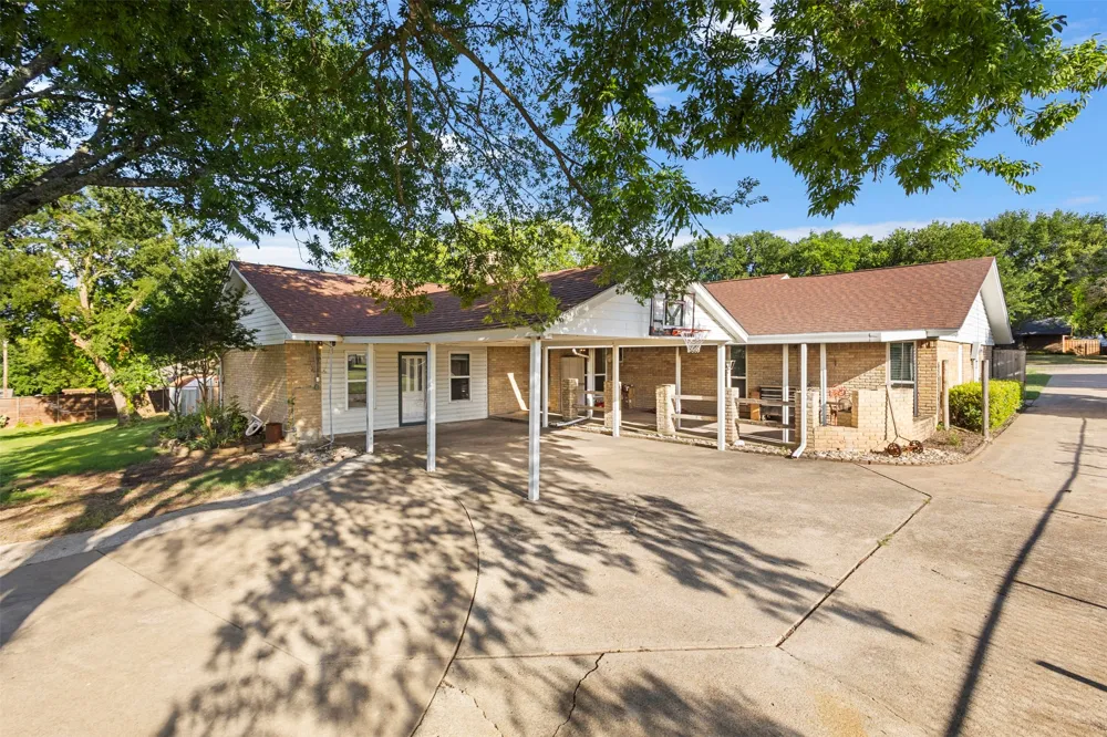 103 Cedar Drive Oak Leaf, TX 75154