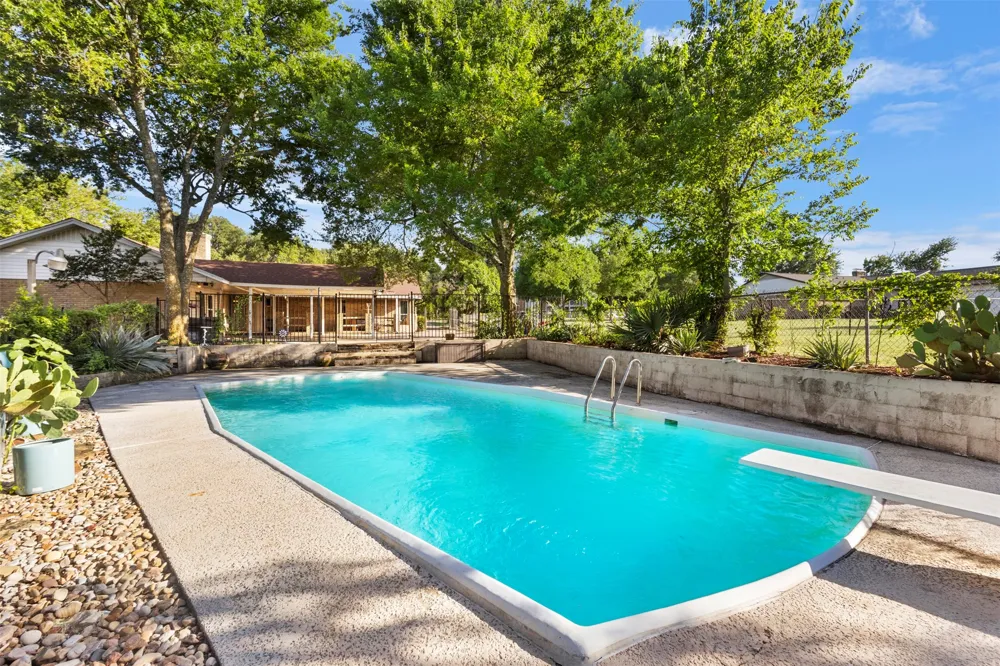 103 Cedar Drive Oak Leaf, TX 75154