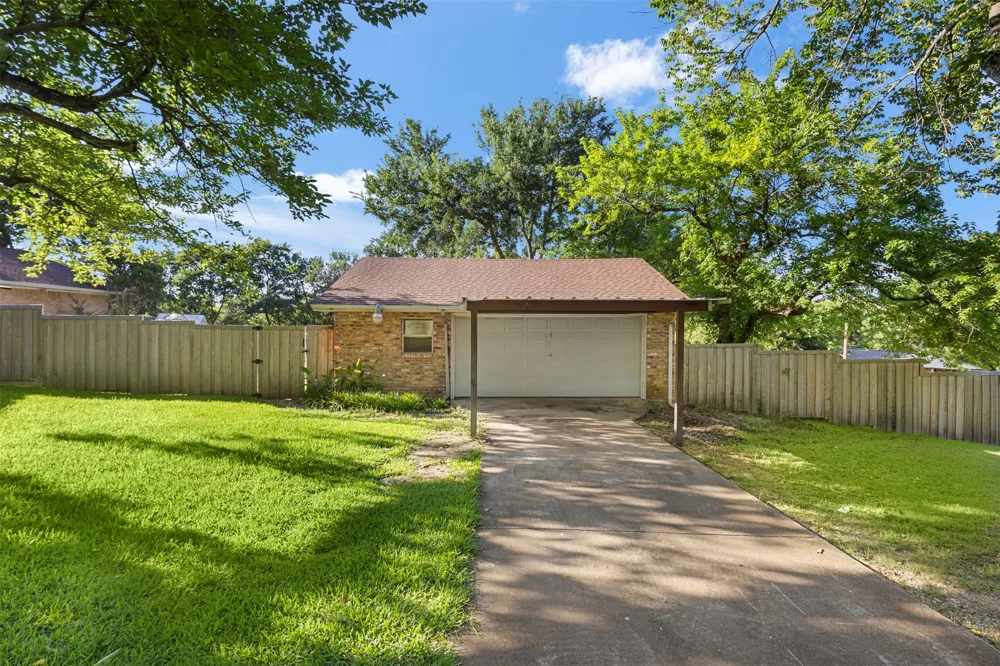 103 Cedar Drive Oak Leaf, TX 75154