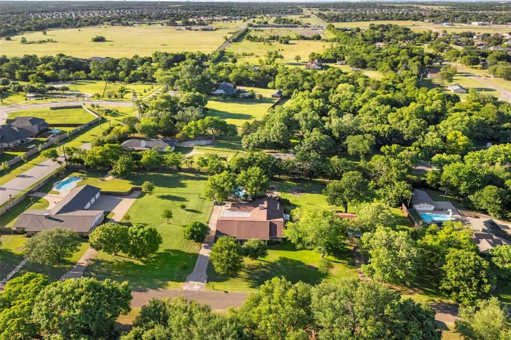 103 Cedar Drive Oak Leaf, TX 75154