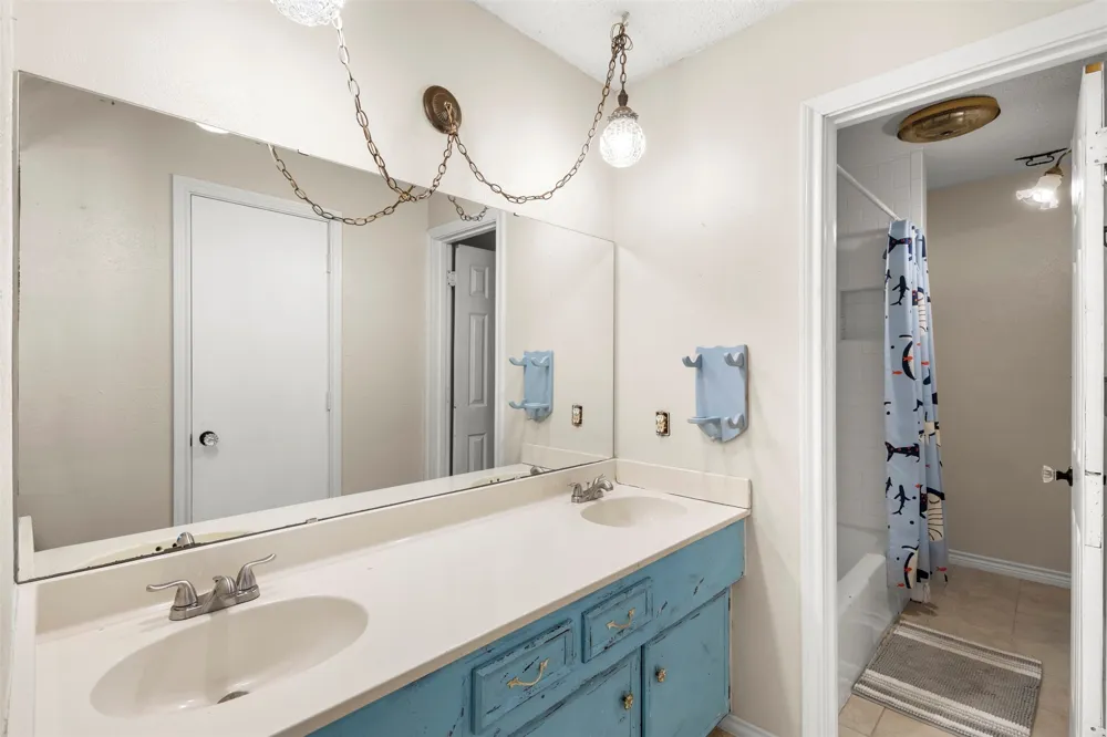 103 Cedar Drive Oak Leaf, TX 75154