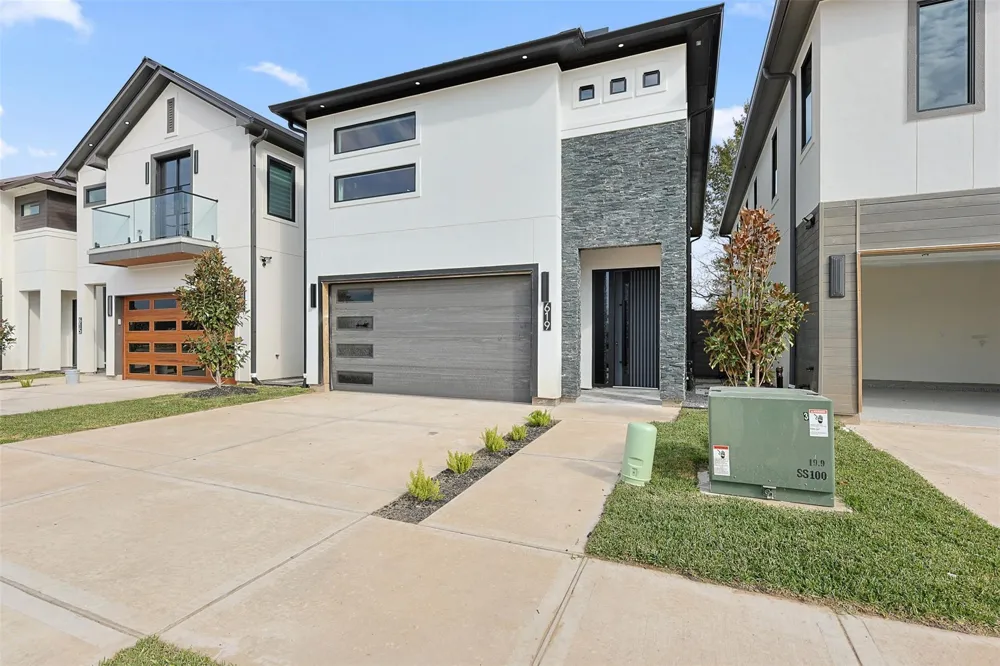 619 Rolling Oaks Stafford, TX 77477