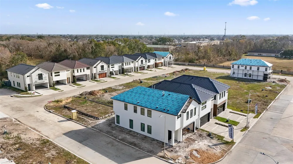 619 Rolling Oaks Stafford, TX 77477