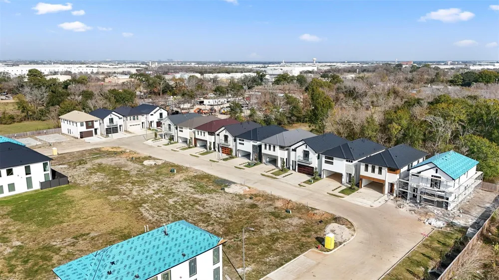 619 Rolling Oaks Stafford, TX 77477
