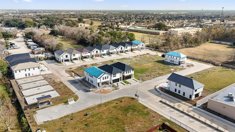 619 Rolling Oaks Stafford, TX 77477