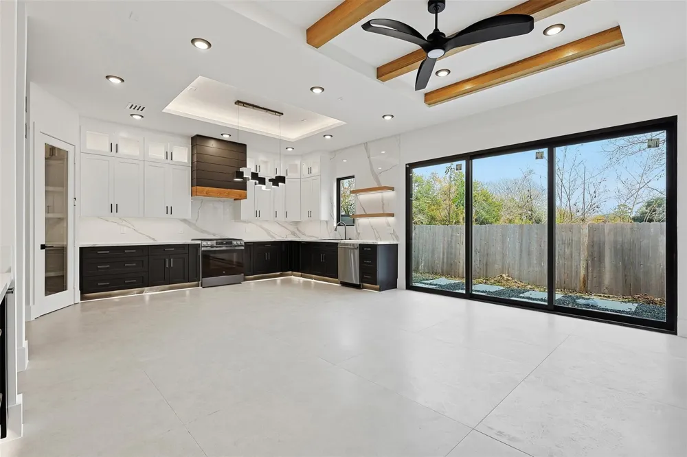 619 Rolling Oaks Stafford, TX 77477