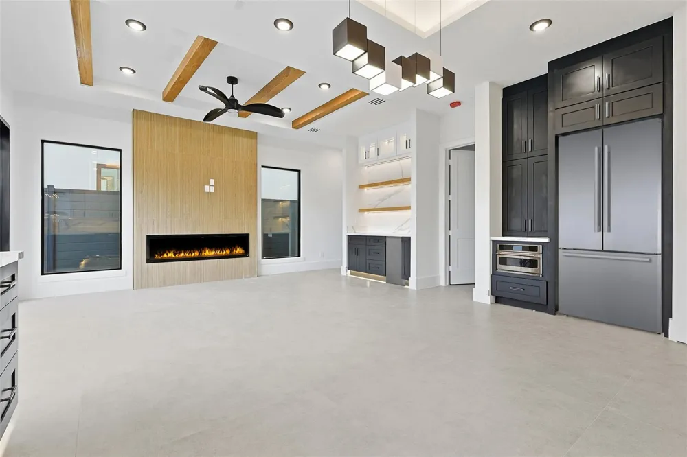 619 Rolling Oaks Stafford, TX 77477