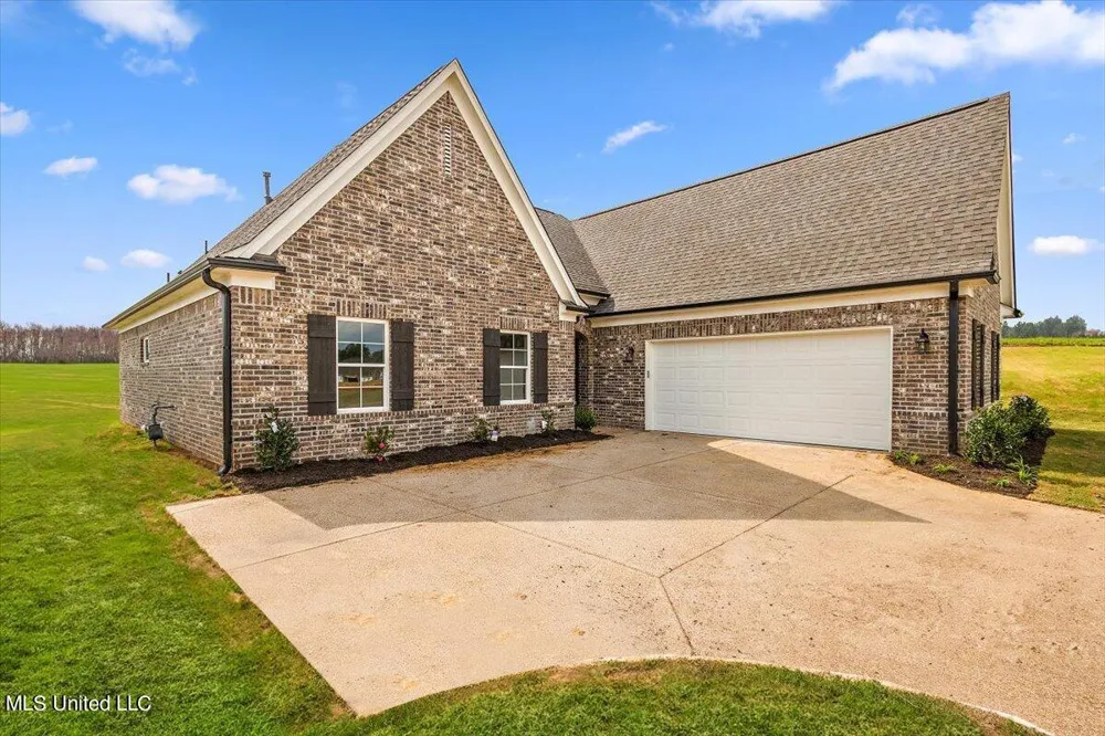 6345 River Lane Walls, MS 38680