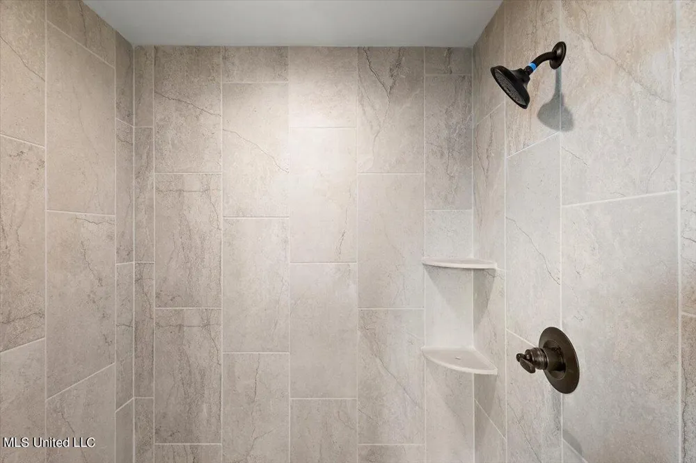 6345 River Lane Walls, MS 38680