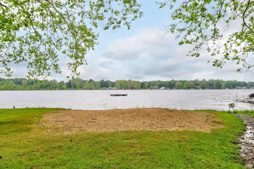 47202 Sunset Circle Bloomingdale, MI 49026