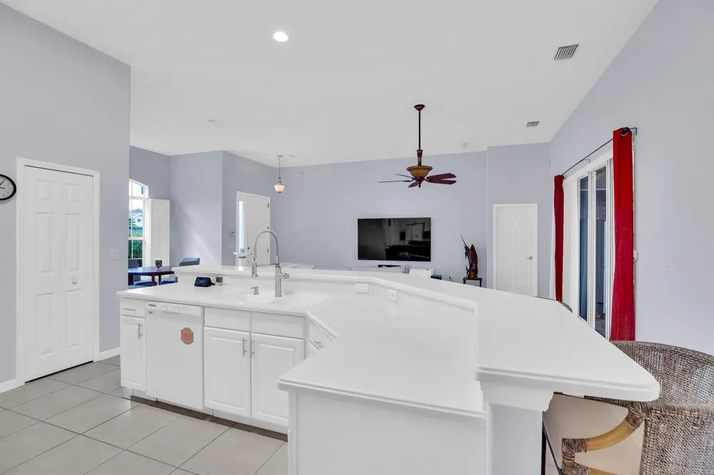 240 SW Champagne Ct Court SW Vero Beach, FL 32968