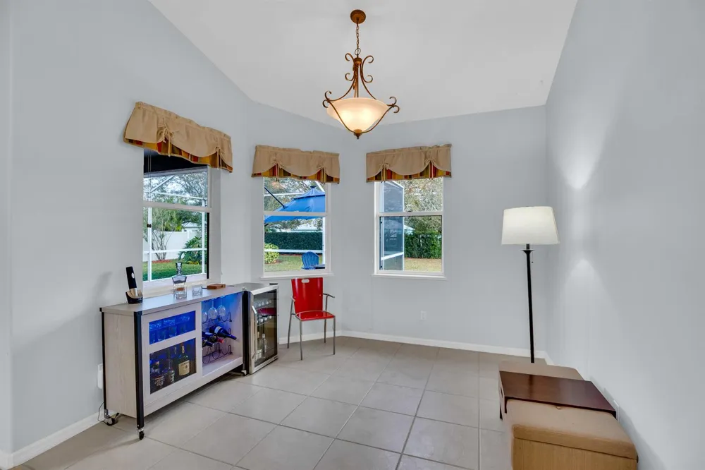 240 SW Champagne Ct Court SW Vero Beach, FL 32968
