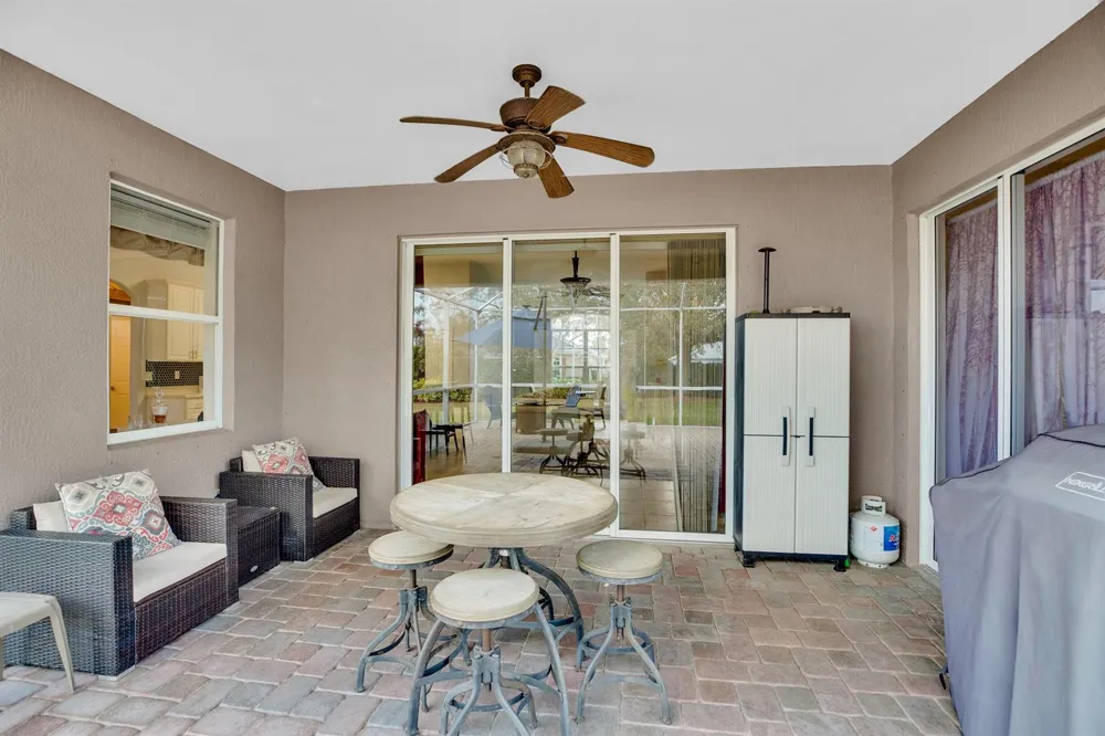 240 SW Champagne Ct Court SW Vero Beach, FL 32968