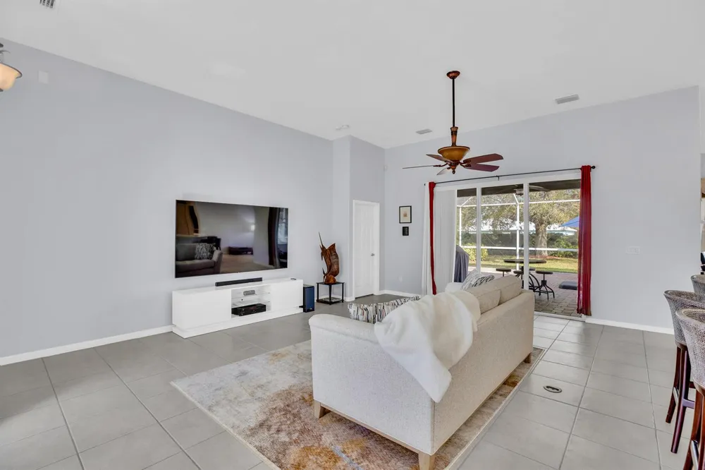240 SW Champagne Ct Court SW Vero Beach, FL 32968