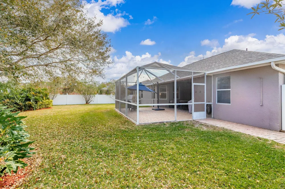 240 SW Champagne Ct Court SW Vero Beach, FL 32968