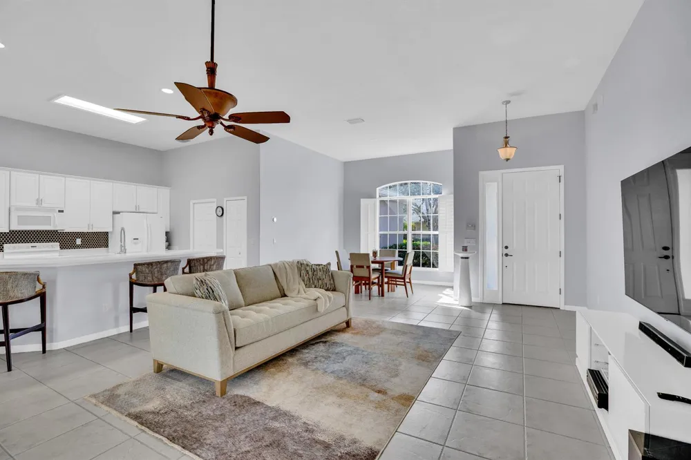 240 SW Champagne Ct Court SW Vero Beach, FL 32968