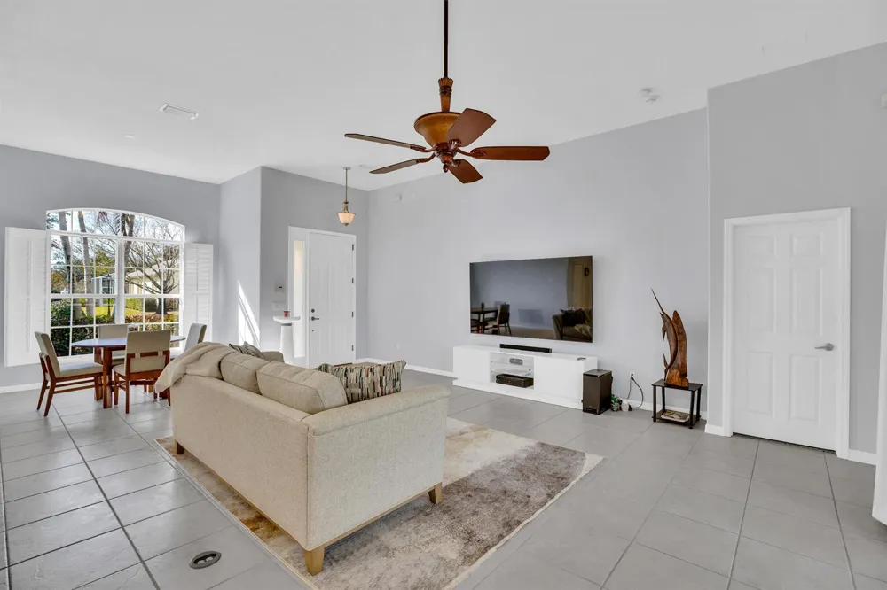 240 SW Champagne Ct Court SW Vero Beach, FL 32968