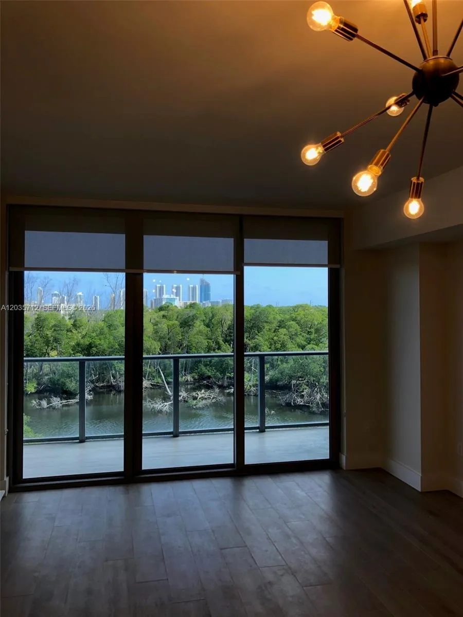 16385 Biscayne Blvd #519 North Miami Beach, FL 33160