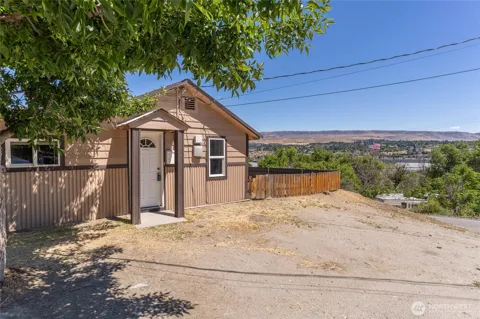 1522 Crescent Street