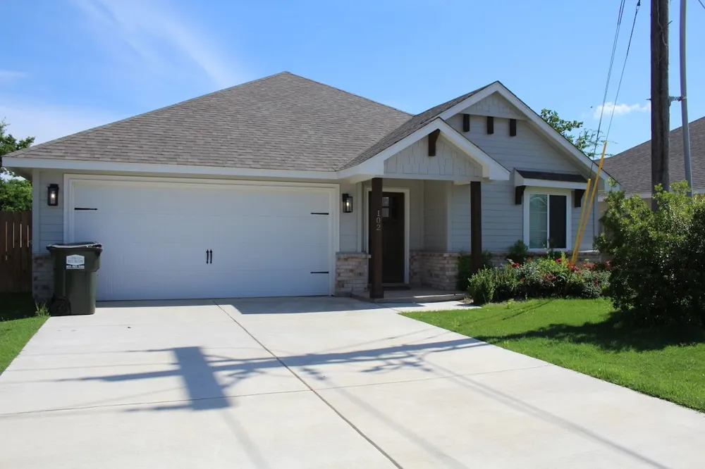 102 Walnut Street Whitesboro, TX 76273