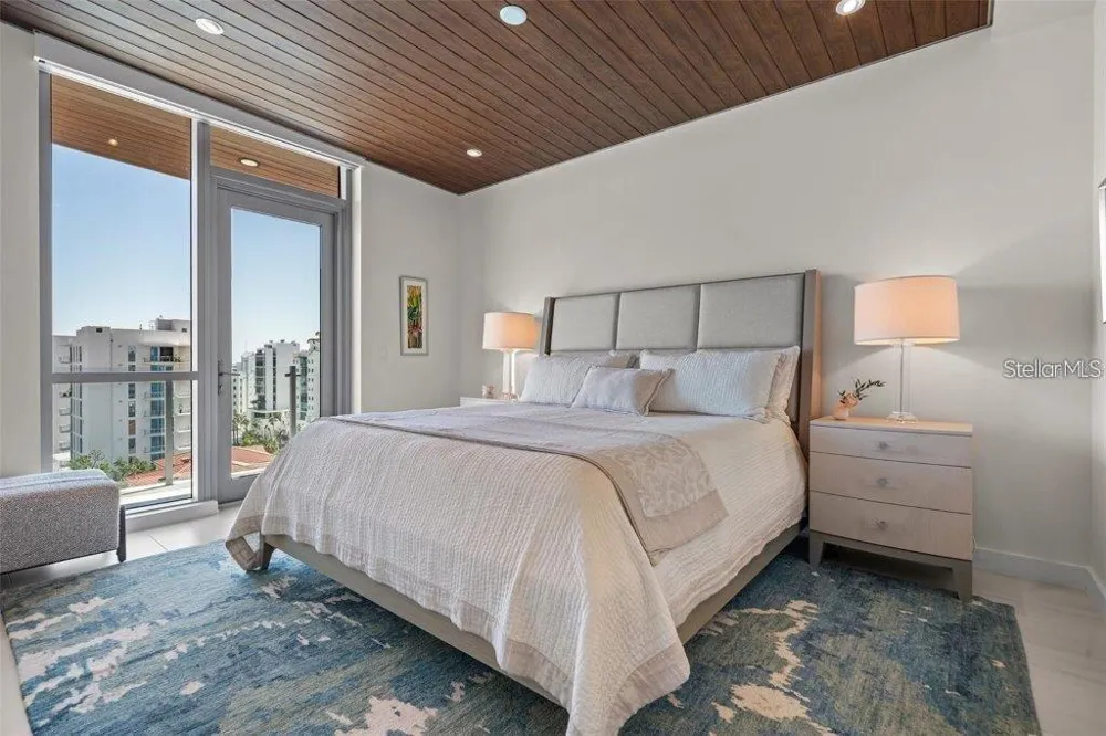 111 GOLDEN GATE POINT #802PH Sarasota, FL 34236