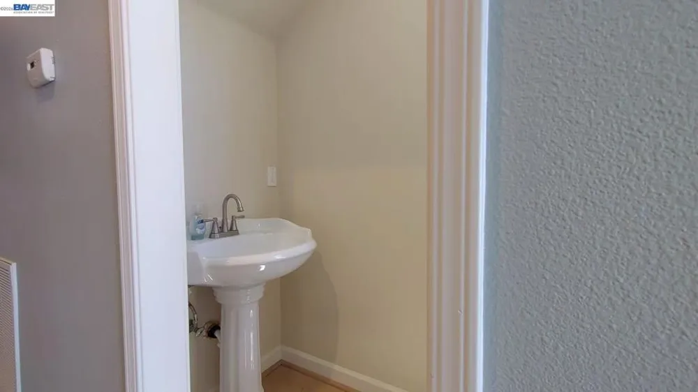 917 1St St Rodeo, CA 94572