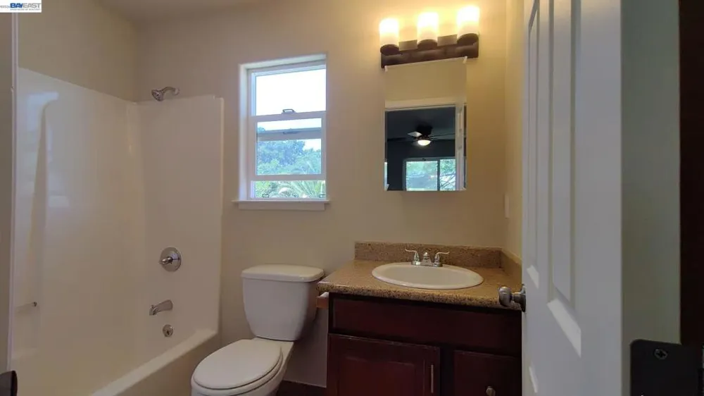 917 1St St Rodeo, CA 94572