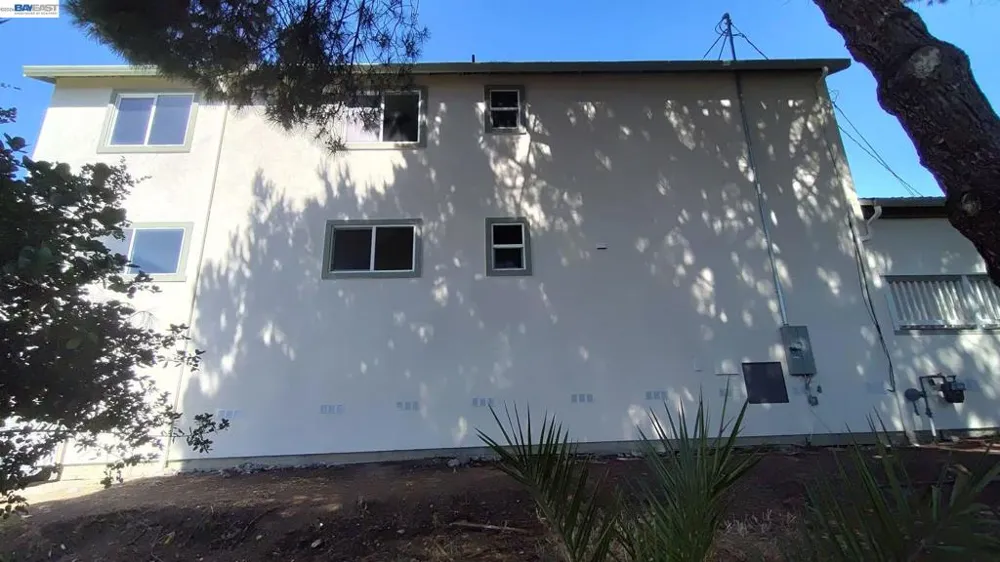 917 1St St Rodeo, CA 94572