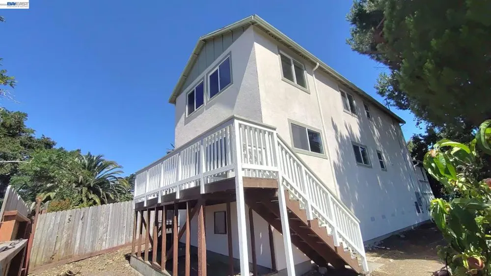917 1St St Rodeo, CA 94572