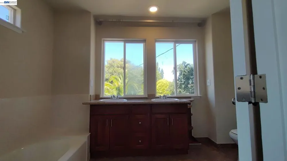 917 1St St Rodeo, CA 94572