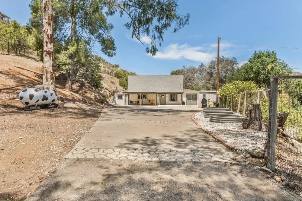 11802 Hi Ridge Lakeside, CA 92040