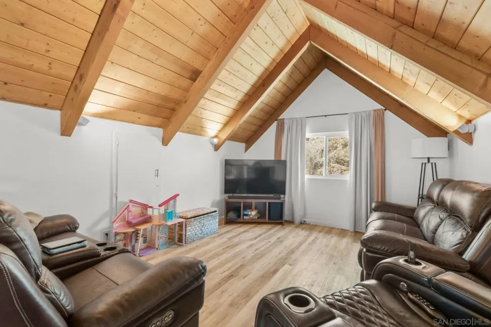 11802 Hi Ridge Lakeside, CA 92040