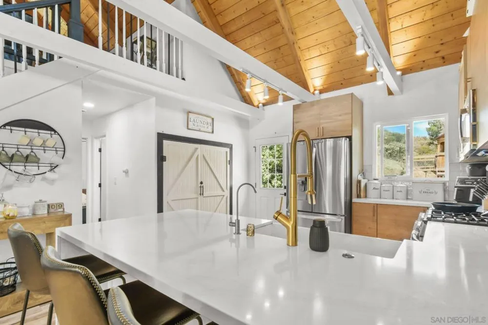 11802 Hi Ridge Lakeside, CA 92040