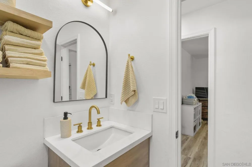 11802 Hi Ridge Lakeside, CA 92040