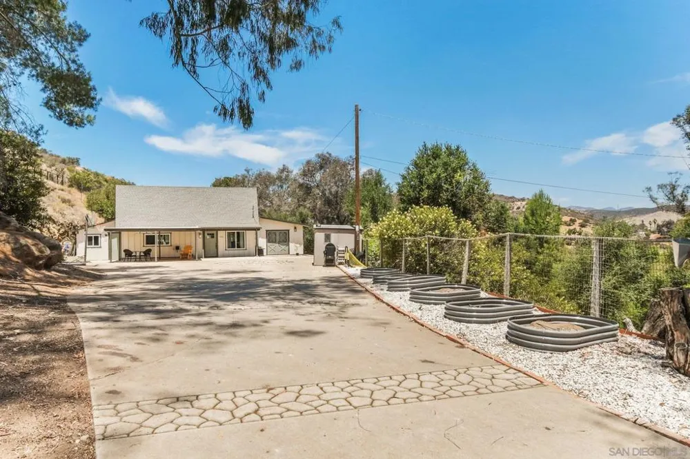 11802 Hi Ridge Lakeside, CA 92040