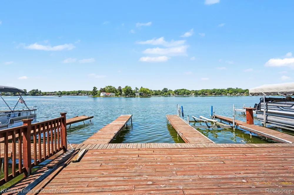 2295 Davista Drive Highland Charter Township, MI 48356