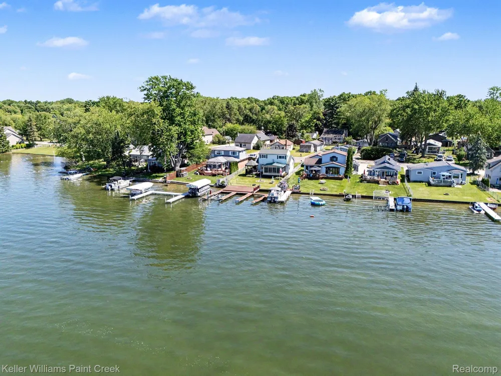 2295 Davista Drive Highland Charter Township, MI 48356