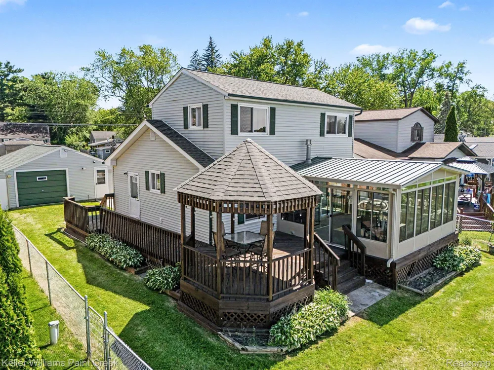 2295 Davista Drive Highland Charter Township, MI 48356