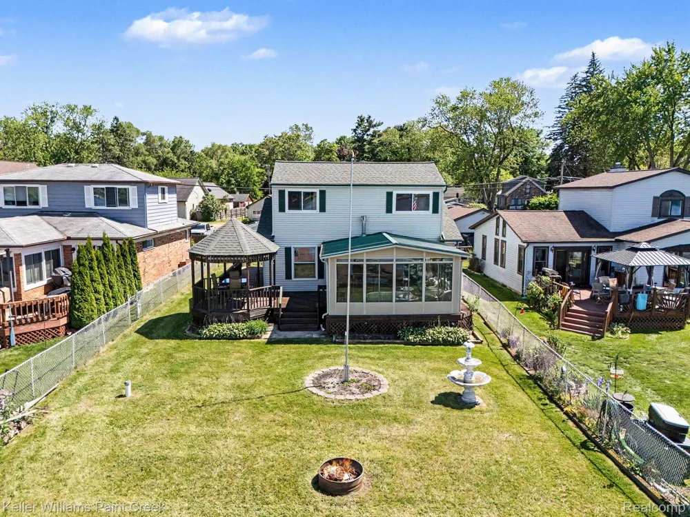 2295 Davista Drive Highland Charter Township, MI 48356