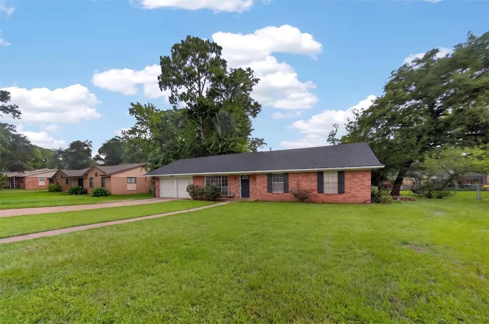 813 E Clinton Avenue Athens, TX 75751