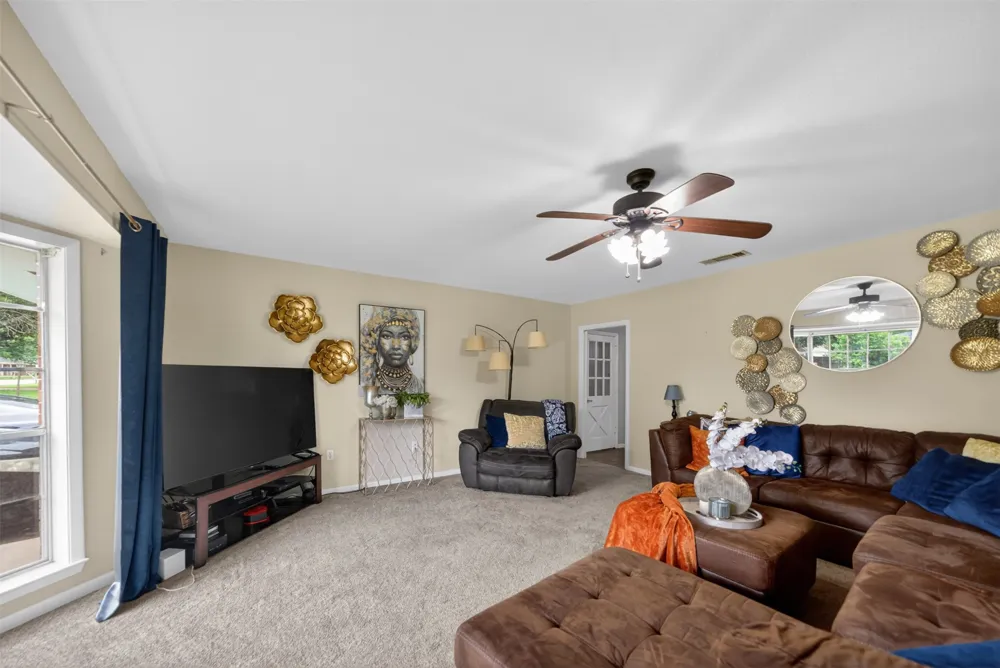 813 E Clinton Avenue Athens, TX 75751