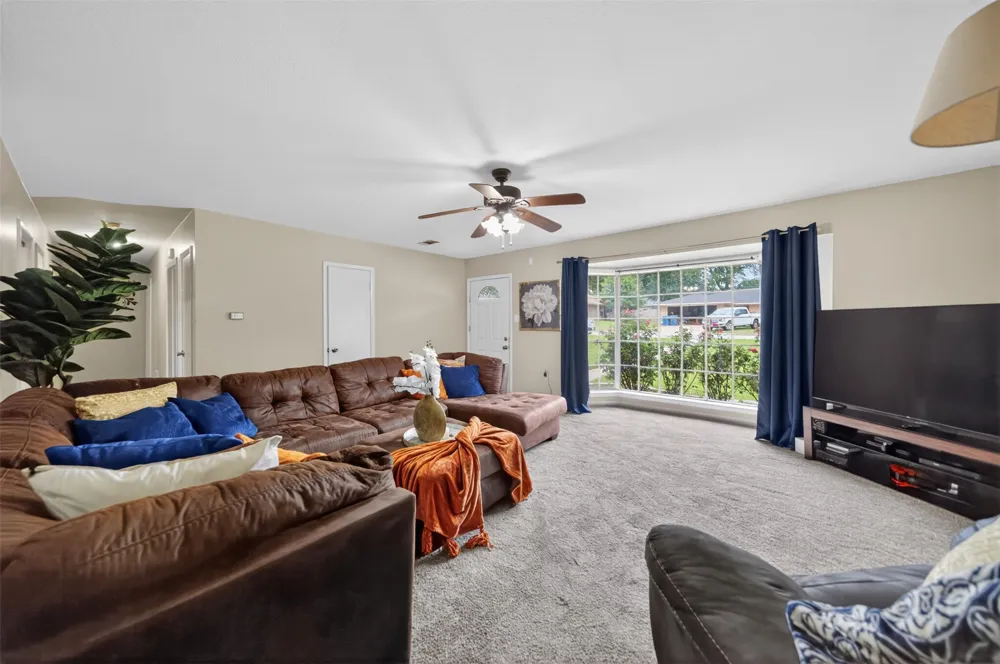 813 E Clinton Avenue Athens, TX 75751