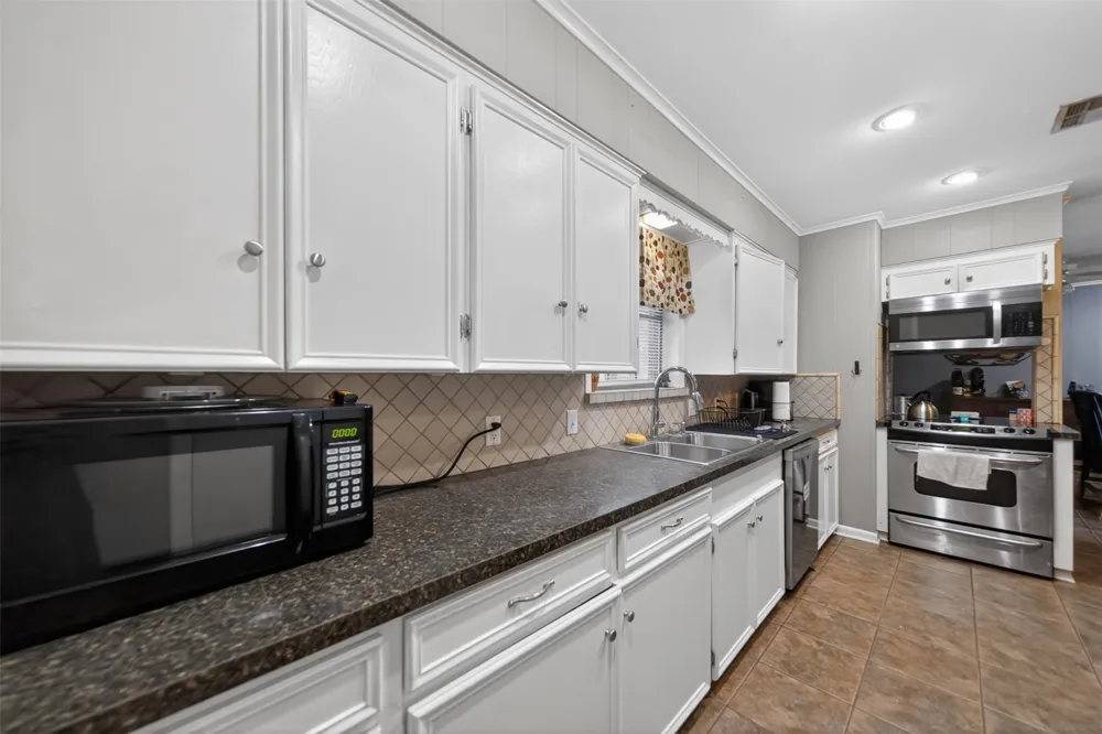 813 E Clinton Avenue Athens, TX 75751