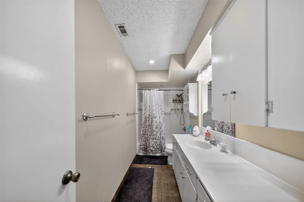 813 E Clinton Avenue Athens, TX 75751