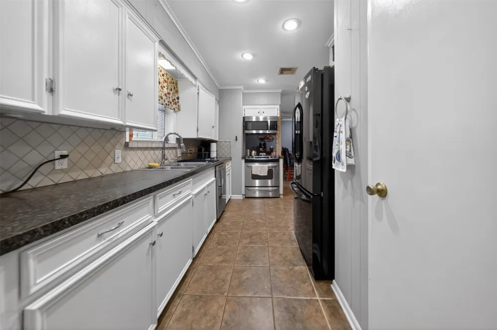 813 E Clinton Avenue Athens, TX 75751