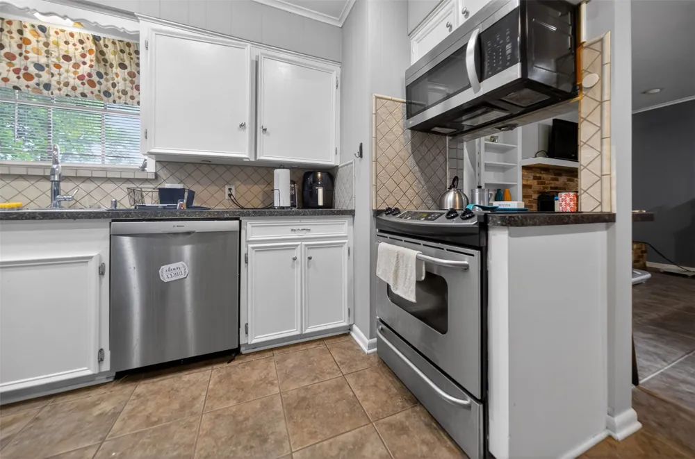 813 E Clinton Avenue Athens, TX 75751