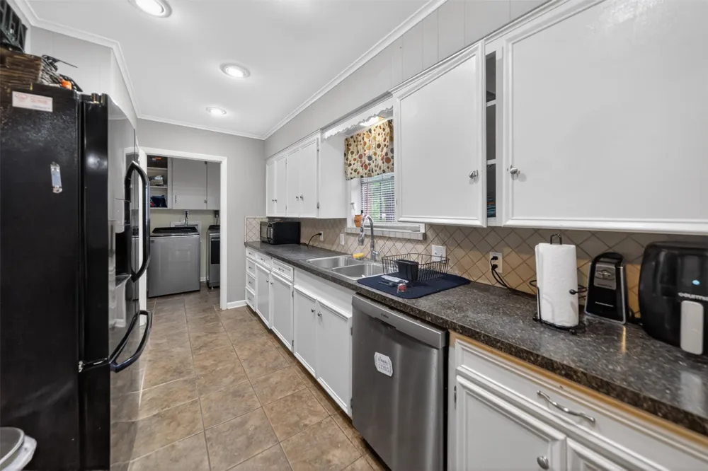 813 E Clinton Avenue Athens, TX 75751
